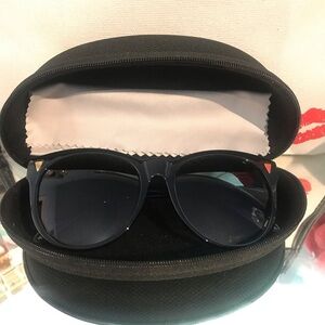 Sunglass with‎ case